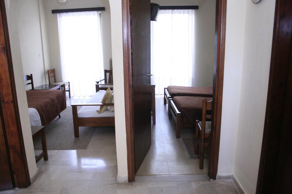 Aparthotel Iliahtides Amarynthos Quarto foto